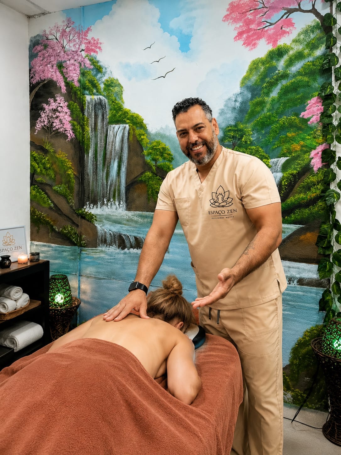 Guilherme Motta durante uma sessão de massoterapia no Espaço Zen