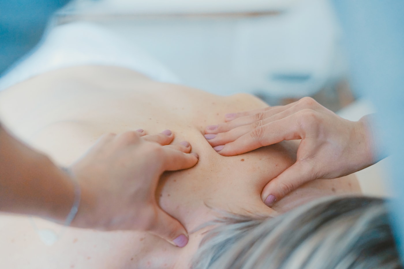 Massagem terapêutica para aliviar a tensão muscular
